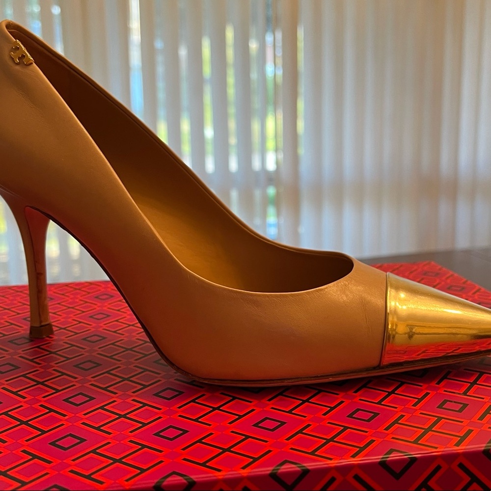 TORY BURCH Light Taupe Penelope Cap Pumps